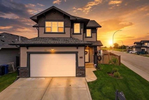 217 Augustus Way, Penhold, AB - Outdoor
