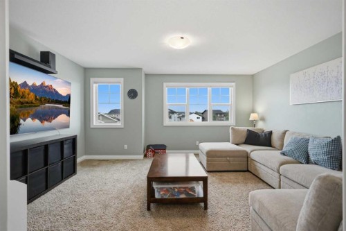 217 Augustus Way, Penhold, AB - Indoor Photo Showing Living Room