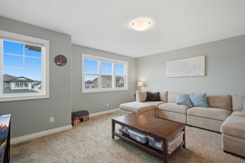 217 Augustus Way, Penhold, AB - Indoor Photo Showing Living Room