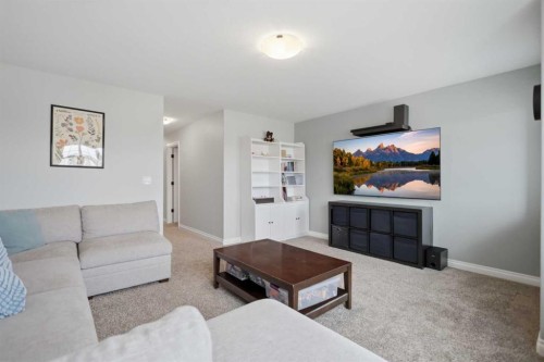 217 Augustus Way, Penhold, AB - Indoor Photo Showing Living Room