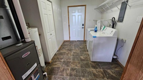 4810 Windsor Avenue, Coronation, AB - Indoor Photo Showing Laundry Room