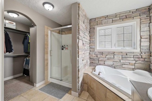 106 Oaklands Crescent, Red Deer, AB - Indoor Photo Showing Bathroom