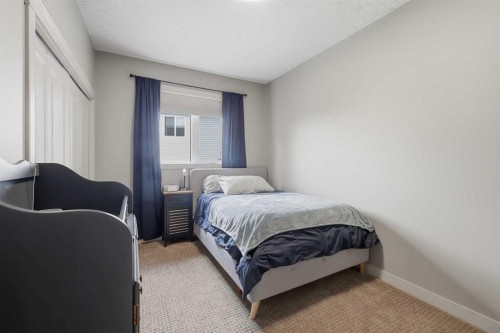 106 Oaklands Crescent, Red Deer, AB - Indoor Photo Showing Bedroom