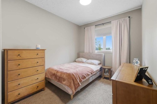 106 Oaklands Crescent, Red Deer, AB - Indoor Photo Showing Bedroom