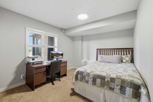 106 Oaklands Crescent, Red Deer, AB - Indoor Photo Showing Bedroom
