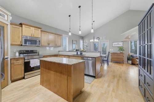106 Oaklands Crescent, Red Deer, AB - Indoor Photo Showing Kitchen