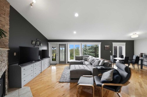 2 Estella Crescent, Lacombe, AB - Indoor Photo Showing Living Room