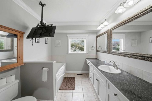 2 Estella Crescent, Lacombe, AB - Indoor Photo Showing Bathroom