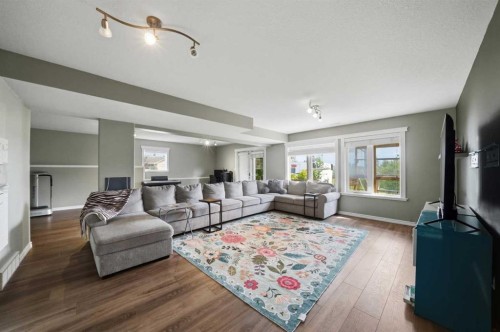 2 Estella Crescent, Lacombe, AB - Indoor Photo Showing Living Room