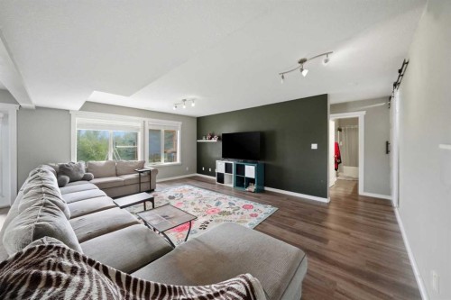 2 Estella Crescent, Lacombe, AB - Indoor Photo Showing Living Room