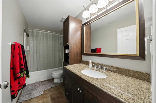 2 Estella Crescent, Lacombe, AB - Indoor Photo Showing Bathroom