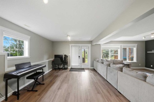 2 Estella Crescent, Lacombe, AB - Indoor Photo Showing Living Room