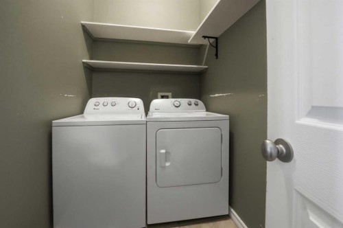 2 Estella Crescent, Lacombe, AB - Indoor Photo Showing Laundry Room