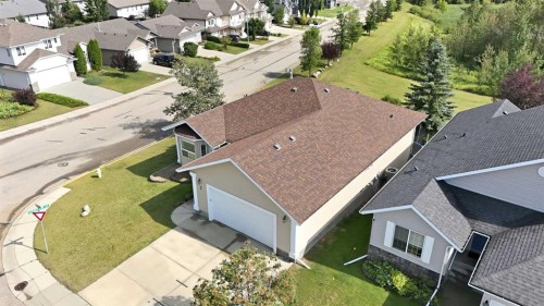 2 Estella Crescent, Lacombe, AB - Outdoor