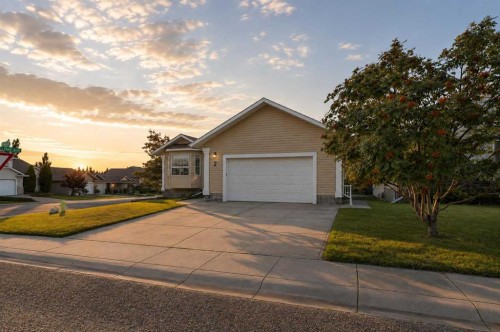 2 Estella Crescent, Lacombe, AB - Outdoor