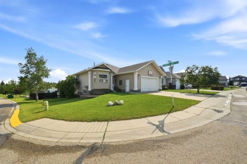 2 Estella Crescent, Lacombe, AB - Outdoor