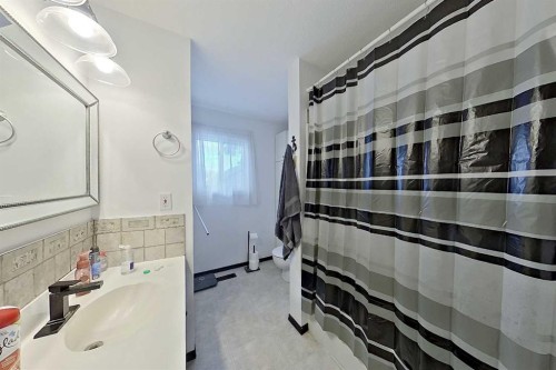 5115 48 Avenue, Sylvan Lake, AB - Indoor