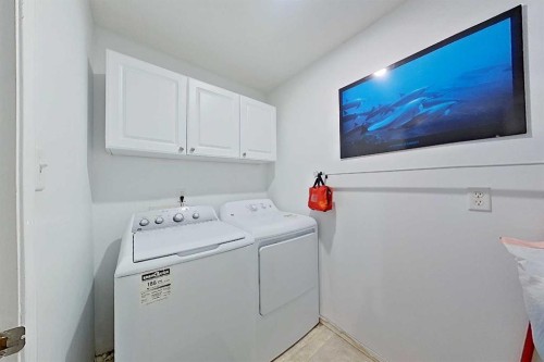 5115 48 Avenue, Sylvan Lake, AB - Indoor Photo Showing Laundry Room