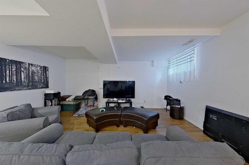 5115 48 Avenue, Sylvan Lake, AB - Indoor Photo Showing Living Room