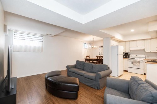 5115 48 Avenue, Sylvan Lake, AB - Indoor Photo Showing Living Room