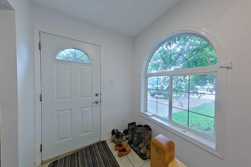 5115 48 Avenue, Sylvan Lake, AB - Indoor Photo Showing Other Room