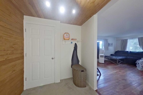 5115 48 Avenue, Sylvan Lake, AB - Indoor