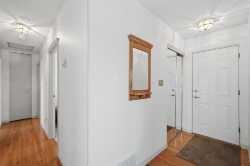 4021 Embury Crescent, Red Deer, AB - Indoor Photo Showing Other Room