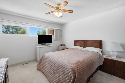 4021 Embury Crescent, Red Deer, AB - Indoor Photo Showing Bedroom