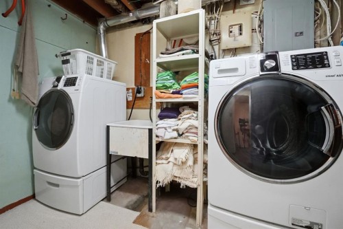 4021 Embury Crescent, Red Deer, AB - Indoor Photo Showing Laundry Room