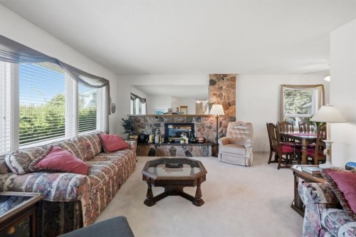 4021 Embury Crescent, Red Deer, AB - Indoor Photo Showing Living Room