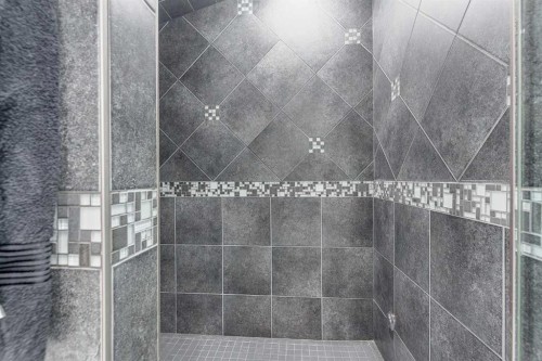 49 Castella Crescent, Red Deer, AB - Indoor Photo Showing Bathroom