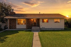 5915 58 Avenue  Ponoka, AB T4J 1L4