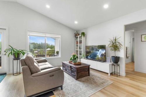 18 Fawn Meadows Drive, Delburne, AB - Indoor Photo Showing Living Room