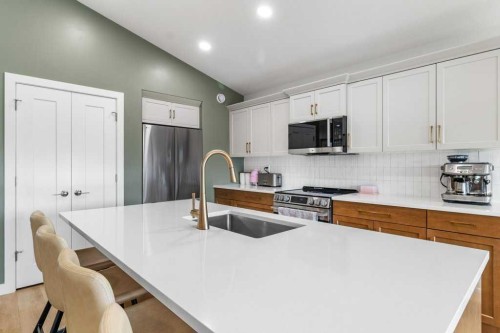 18 Fawn Meadows Drive, Delburne, AB - Indoor Photo Showing Kitchen With Stainless Steel Kitchen With Upgraded Kitchen