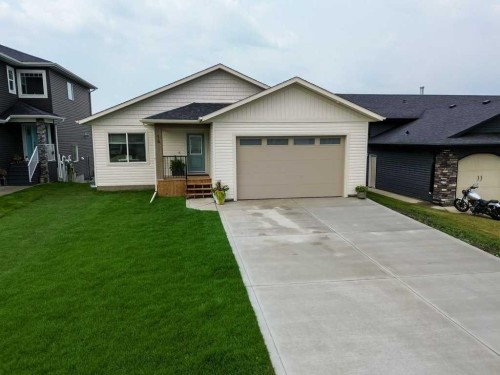 18 Fawn Meadows Drive, Delburne, AB - Outdoor With Facade