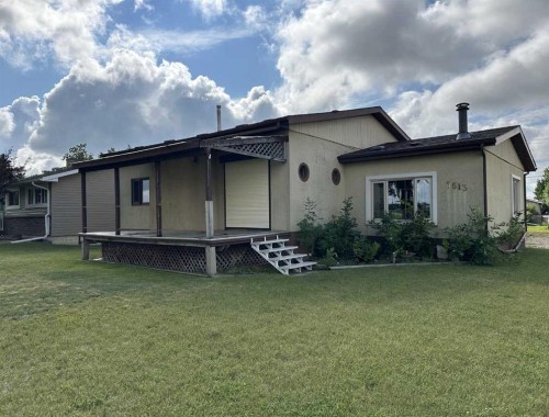 5613 48 Avenue  Ponoka, AB T4J 1K2
