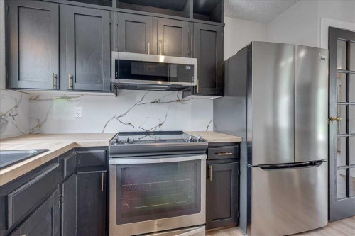 3 Armstrong Close, Red Deer, AB - Indoor Photo Showing Kitchen