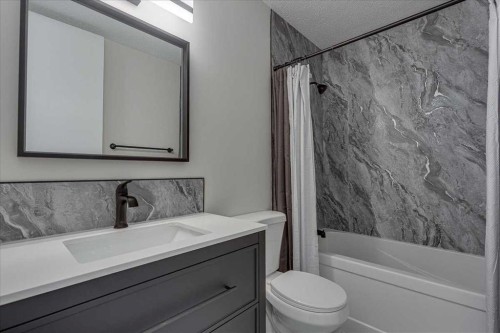 3 Armstrong Close, Red Deer, AB - Indoor Photo Showing Bathroom