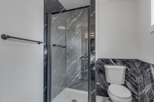 3 Armstrong Close, Red Deer, AB - Indoor Photo Showing Bathroom