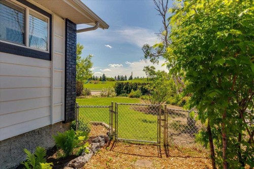 3 Armstrong Close, Red Deer, AB - Outdoor