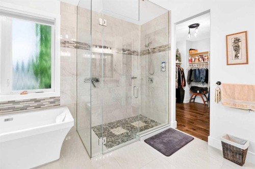 77 Grove Close, Red Deer, AB - Indoor Photo Showing Bathroom