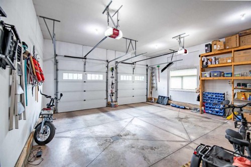 77 Grove Close, Red Deer, AB - Indoor Photo Showing Garage