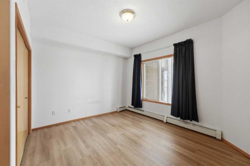 422-4512 52 Avenue, Red Deer, AB - Indoor Photo Showing Other Room