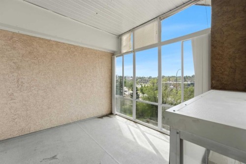 422-4512 52 Avenue, Red Deer, AB -  With Exterior
