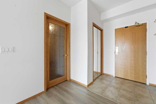 422-4512 52 Avenue, Red Deer, AB - Indoor Photo Showing Other Room