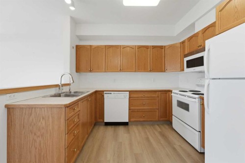422-4512 52 Avenue, Red Deer, AB - Indoor Photo Showing Kitchen With Double Sink
