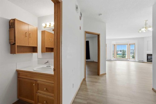 422-4512 52 Avenue, Red Deer, AB - Indoor