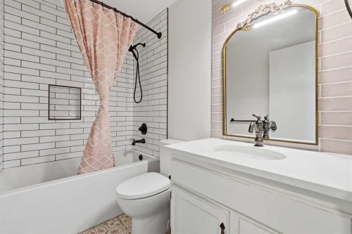 2 Denmark Crescent, Red Deer, AB - Indoor Photo Showing Bathroom