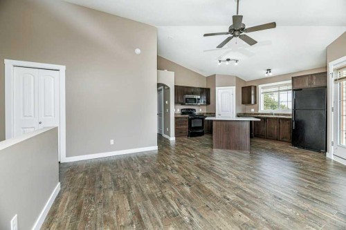 824-31 Jamieson Avenue, Red Deer, AB - Indoor Photo Showing Kitchen