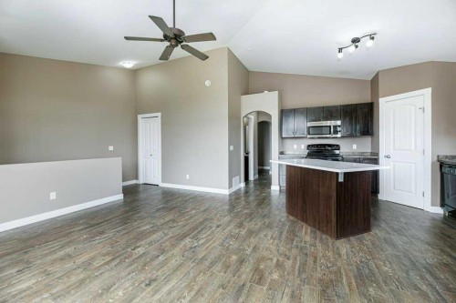 824-31 Jamieson Avenue, Red Deer, AB - Indoor Photo Showing Kitchen